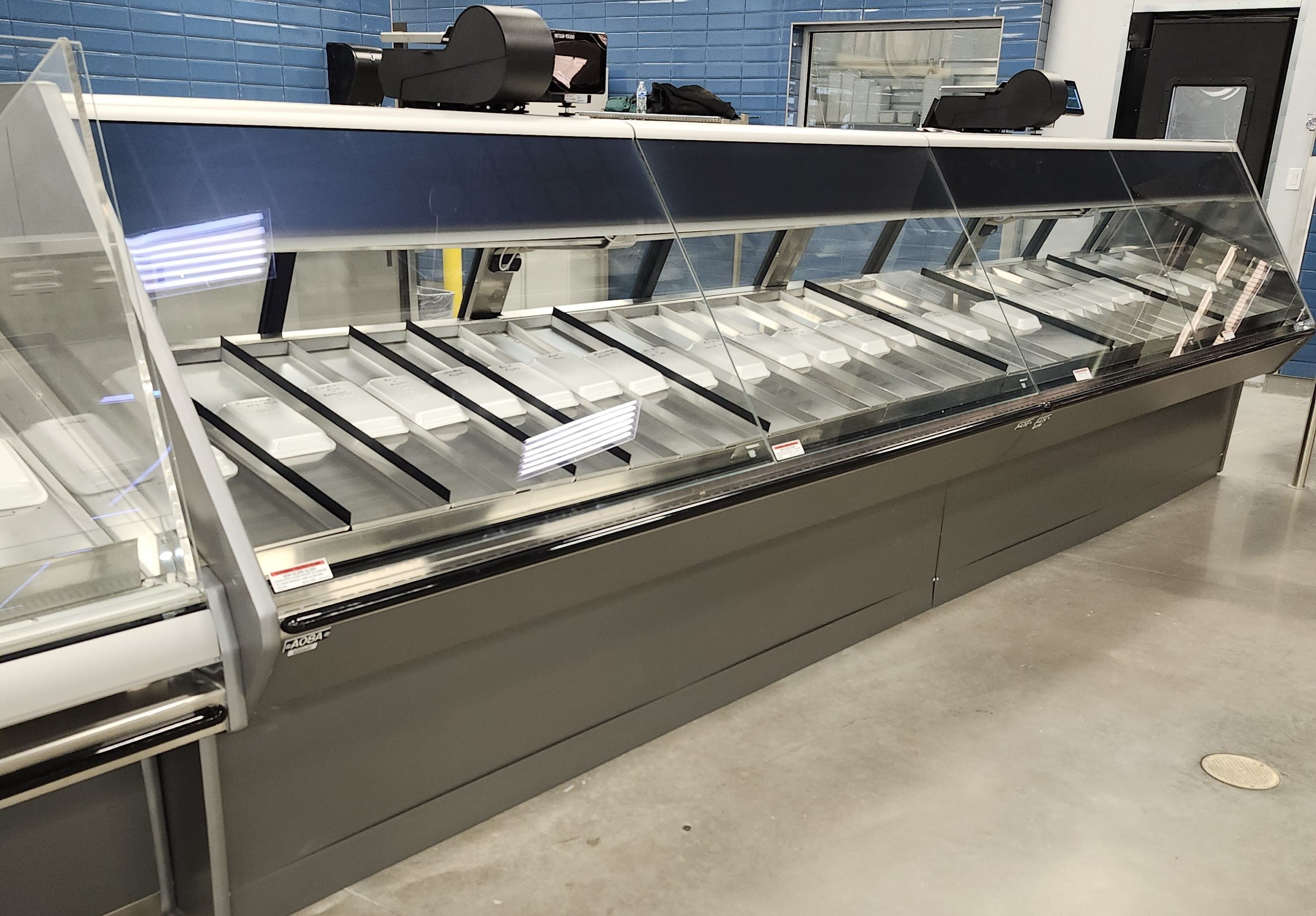 hussmann-empty-case-new-store-image