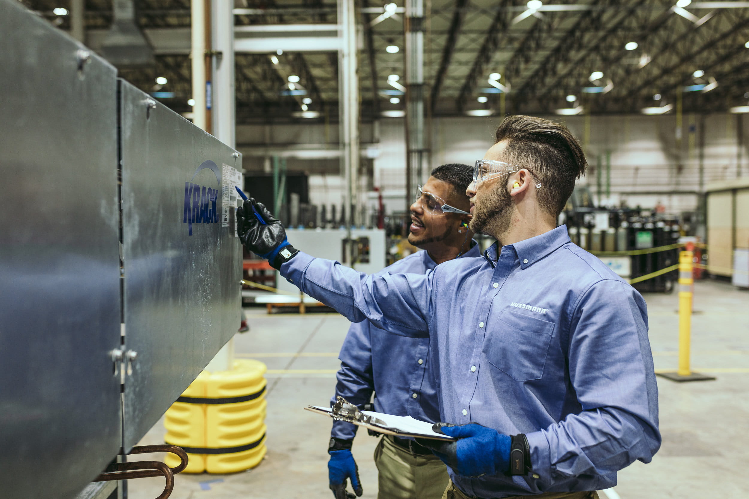HUSSMANN-technician-photo